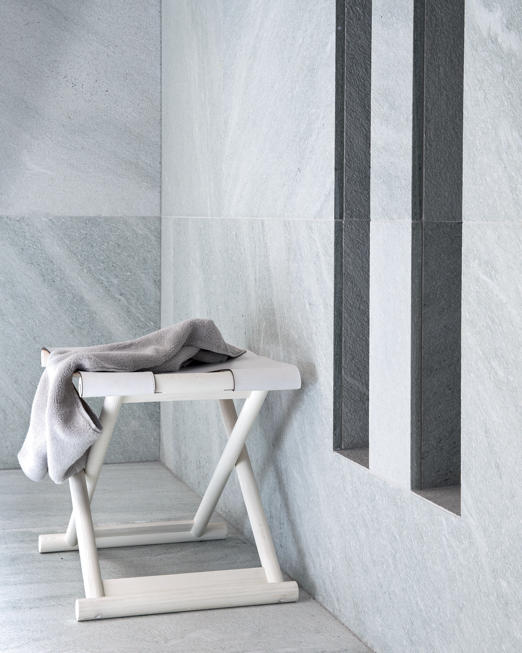 Bazane stool
