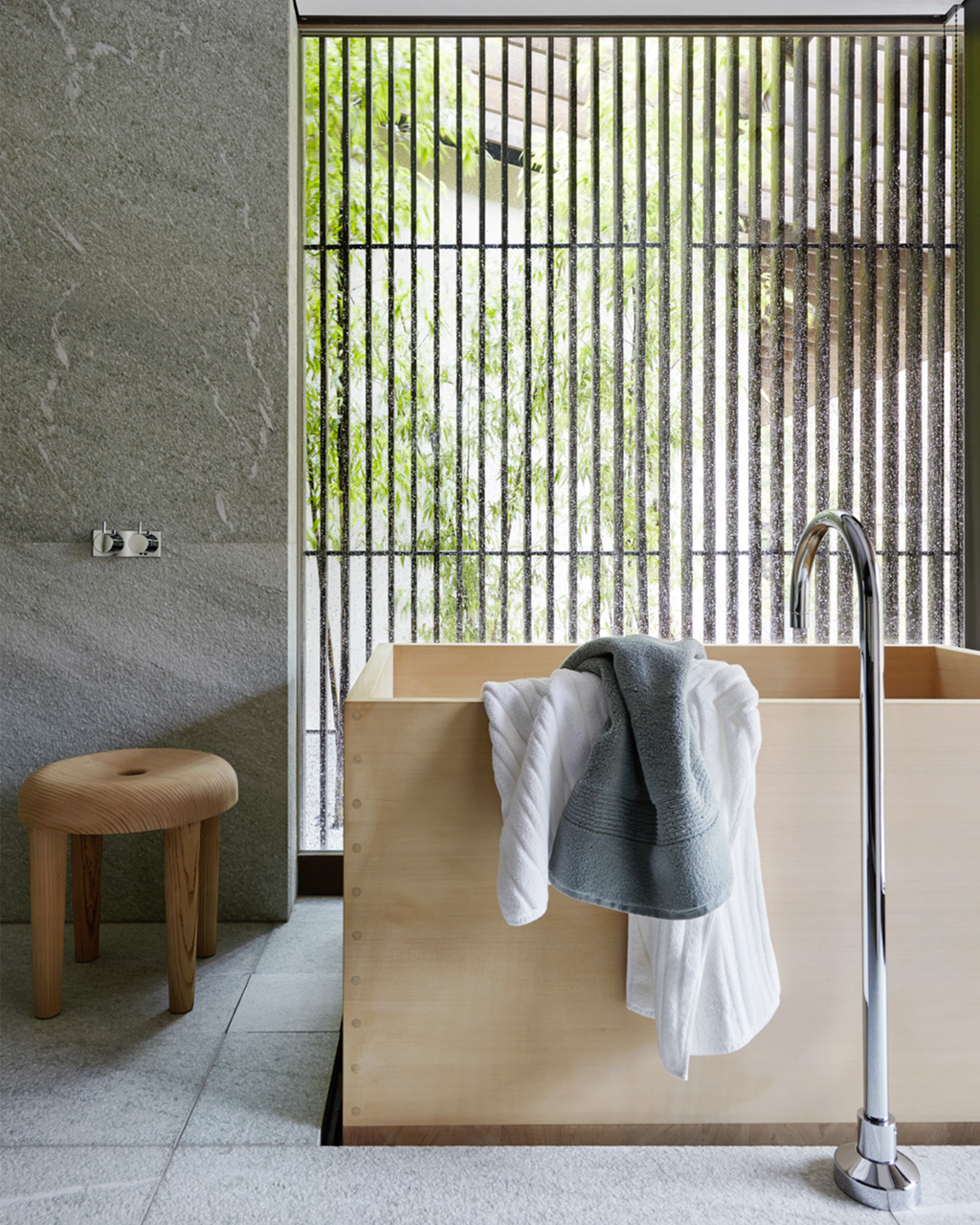 Zoulou stool